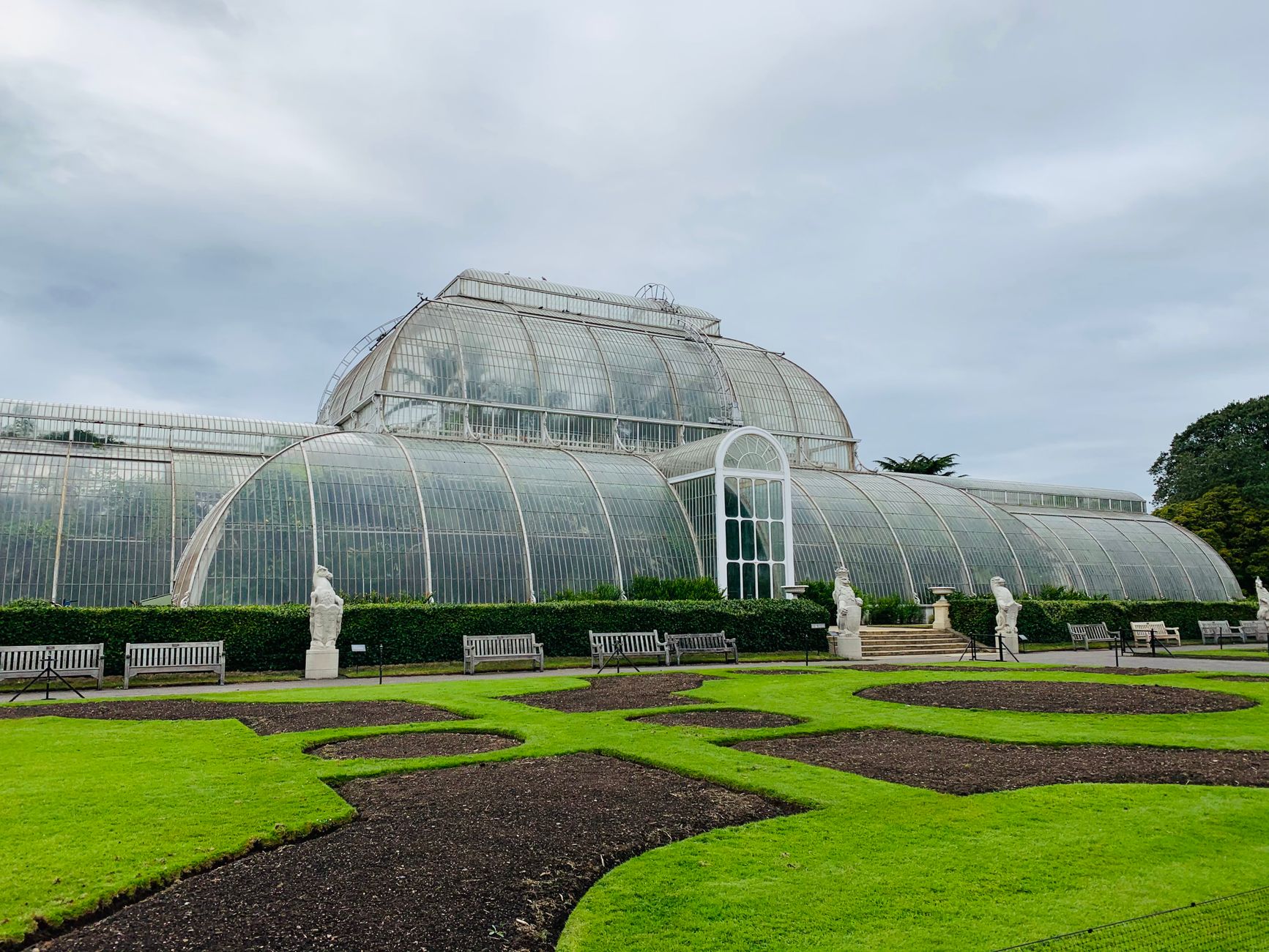 Serra di Kew Gardens vista dai giardini
